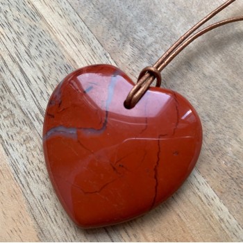 Promo - Pendentif Coeur jaspe rouge sur lien de cuir